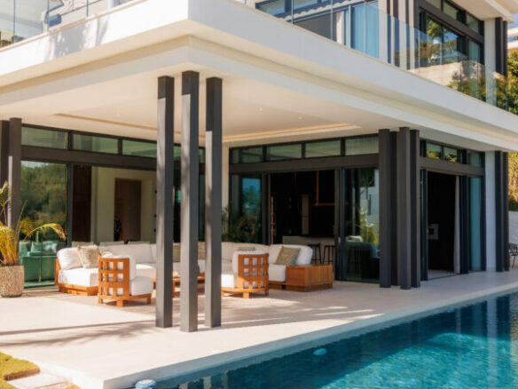 FOR SALE 🏡 Fully Furnished Contemporary Villa with Heated Pool, Smart Home & Panoramic Terrace – Golden Mile, Marbella