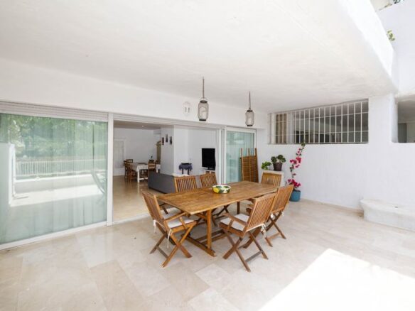 FOR SALE 🏡 Spacious Duplex with Renovation Potential near Río Real Golf – Marbella East