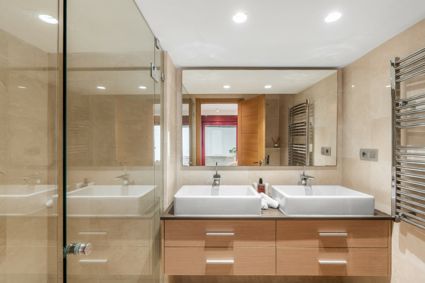 08cd7d6a-0525-4883-8f4e-63b5f51c6b48 FOR SALE 🌟 🏡 Contemporary Luxury Villa with Heated Infinity Pool & Rooftop Lounge 🇪🇸 Nueva Andalucía, Marbella 🇪🇸
