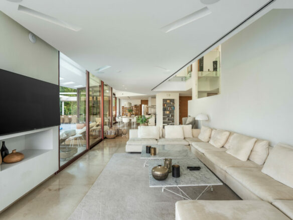FOR SALE 🌟 🏡 Contemporary Luxury Villa with Heated Infinity Pool & Rooftop Lounge 🇪🇸 Nueva Andalucía, Marbella 🇪🇸