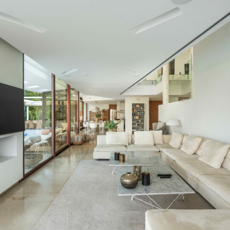 FOR SALE 🌟 🏡 Contemporary Luxury Villa with Heated Infinity Pool & Rooftop Lounge 🇪🇸 Nueva Andalucía, Marbella 🇪🇸