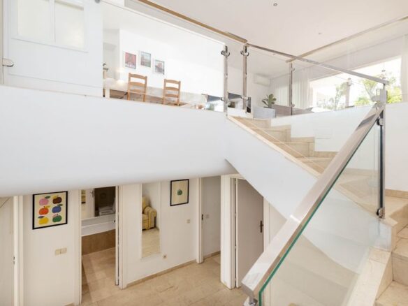 FOR SALE 🏡 Spacious Duplex with Renovation Potential near Río Real Golf – Marbella East
