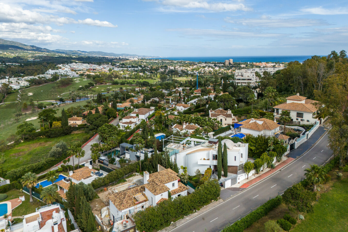 113011d7-bb51-44bc-a0a9-8022c1469fb0 FOR SALE 🌟 🏡 Contemporary Luxury Villa with Heated Infinity Pool & Rooftop Lounge 🇪🇸 Nueva Andalucía, Marbella 🇪🇸