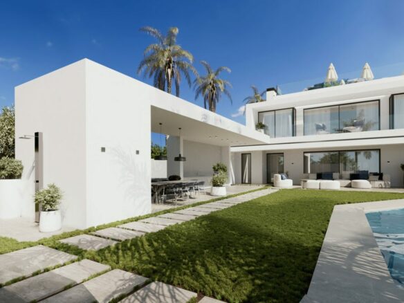 FOR SALE 🏡 Contemporary Villa with Sea & Mountain Views, Staff Apartment and Rooftop Solarium – Cascada de Camoján, Marbella