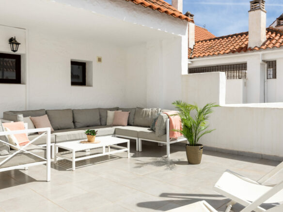 FOR SALE 🏡 Renovated Duplex Penthouse with Tourist Licence and La Concha Views – La Maestranza, Nueva Andalucía