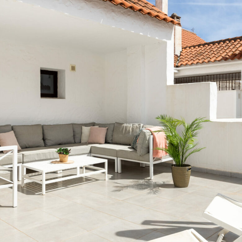 FOR SALE 🏡 Renovated Duplex Penthouse with Tourist Licence and La Concha Views – La Maestranza, Nueva Andalucía