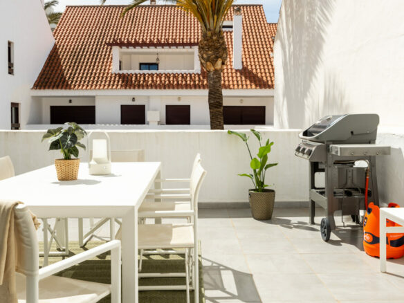 FOR SALE 🏡 Renovated Duplex Penthouse with Tourist Licence and La Concha Views – La Maestranza, Nueva Andalucía