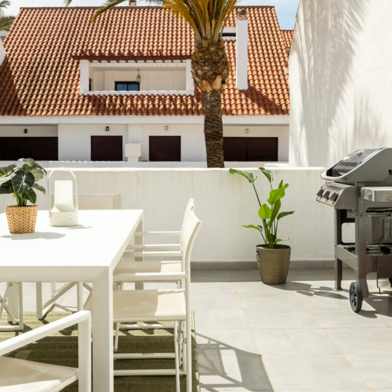 FOR SALE 🏡 Renovated Duplex Penthouse with Tourist Licence and La Concha Views – La Maestranza, Nueva Andalucía