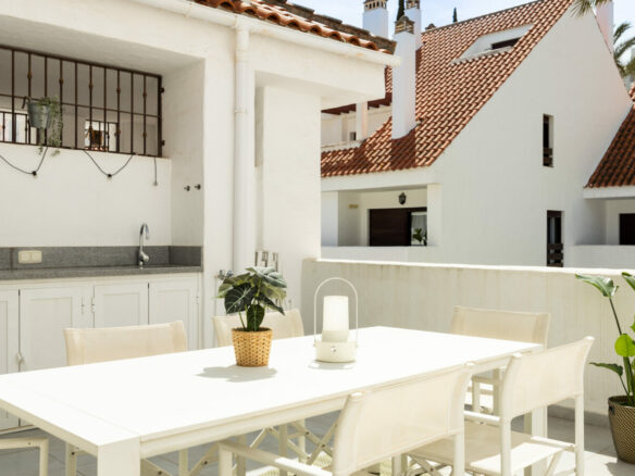 FOR SALE 🏡 Renovated Duplex Penthouse with Tourist Licence and La Concha Views – La Maestranza, Nueva Andalucía