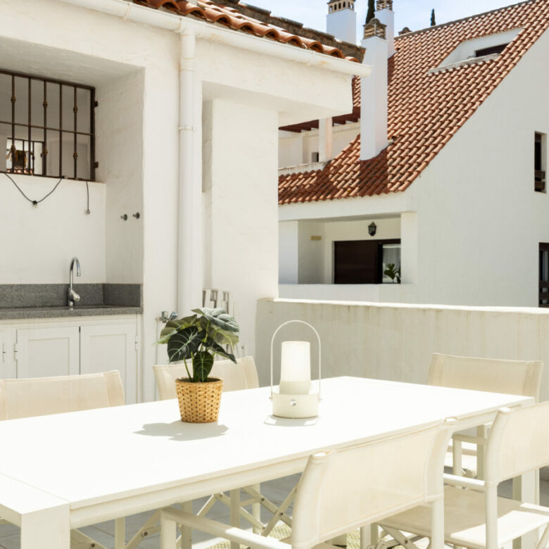 FOR SALE 🏡 Renovated Duplex Penthouse with Tourist Licence and La Concha Views – La Maestranza, Nueva Andalucía