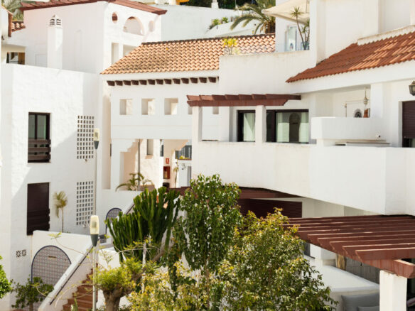 FOR SALE 🏡 Renovated Duplex Penthouse with Tourist Licence and La Concha Views – La Maestranza, Nueva Andalucía