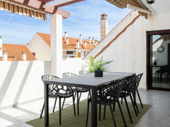 FOR SALE 🏡 Renovated Duplex Penthouse with Tourist Licence and La Concha Views – La Maestranza, Nueva Andalucía