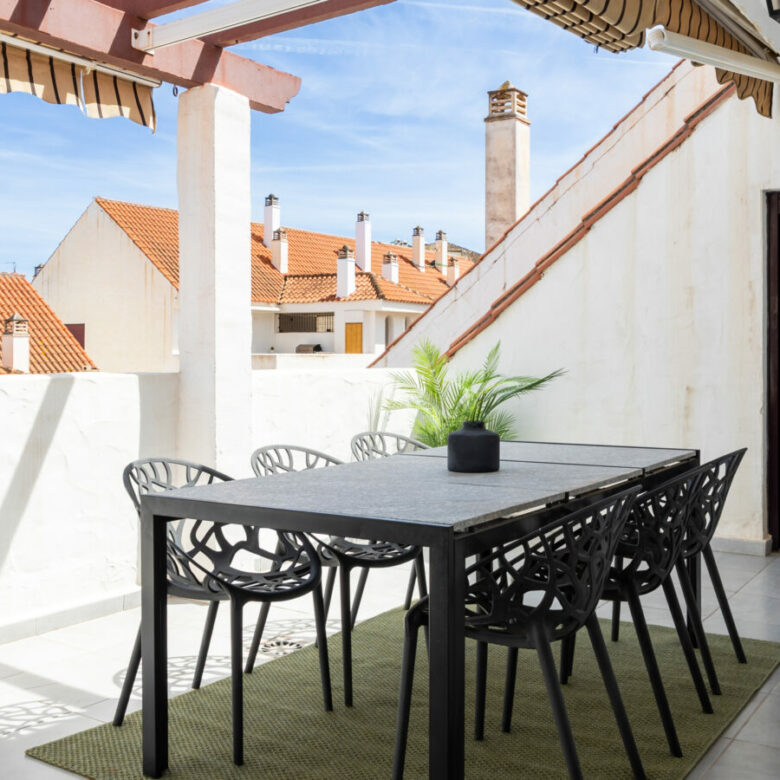 FOR SALE 🏡 Renovated Duplex Penthouse with Tourist Licence and La Concha Views – La Maestranza, Nueva Andalucía