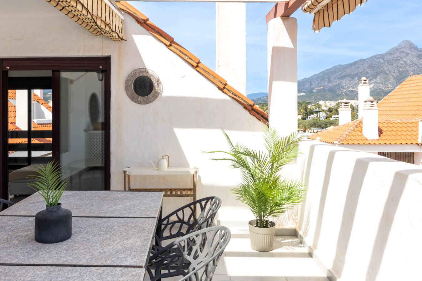 FOR SALE 🏡 Renovated Duplex Penthouse with Tourist Licence and La Concha Views – La Maestranza, Nueva Andalucía
