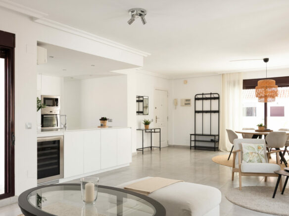 FOR SALE 🏡 Renovated Duplex Penthouse with Tourist Licence and La Concha Views – La Maestranza, Nueva Andalucía