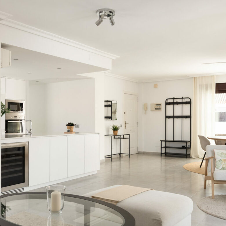 FOR SALE 🏡 Renovated Duplex Penthouse with Tourist Licence and La Concha Views – La Maestranza, Nueva Andalucía