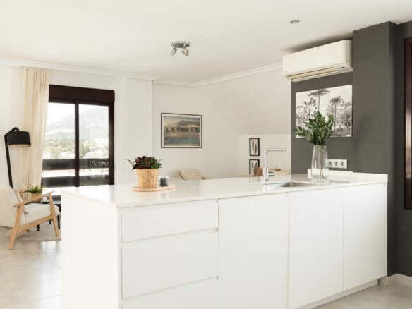 FOR SALE 🏡 Renovated Duplex Penthouse with Tourist Licence and La Concha Views – La Maestranza, Nueva Andalucía