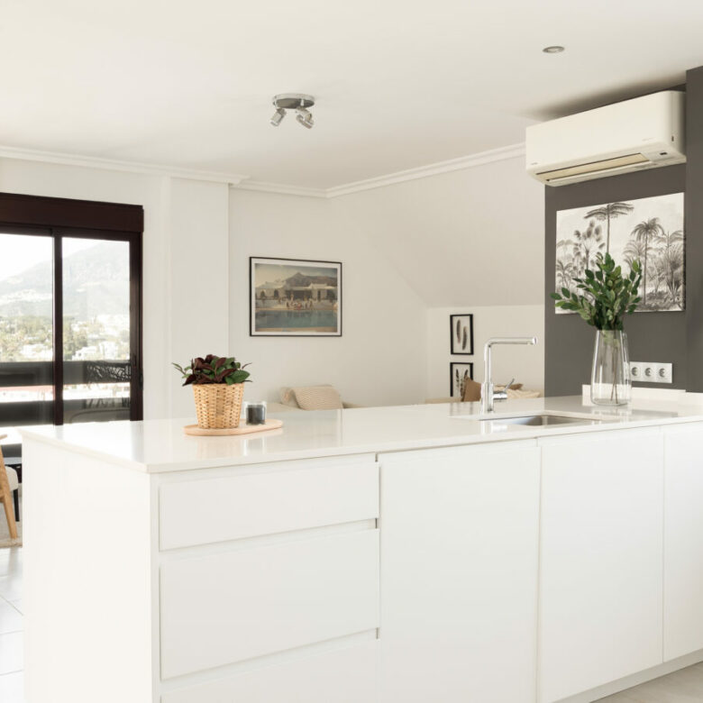 FOR SALE 🏡 Renovated Duplex Penthouse with Tourist Licence and La Concha Views – La Maestranza, Nueva Andalucía