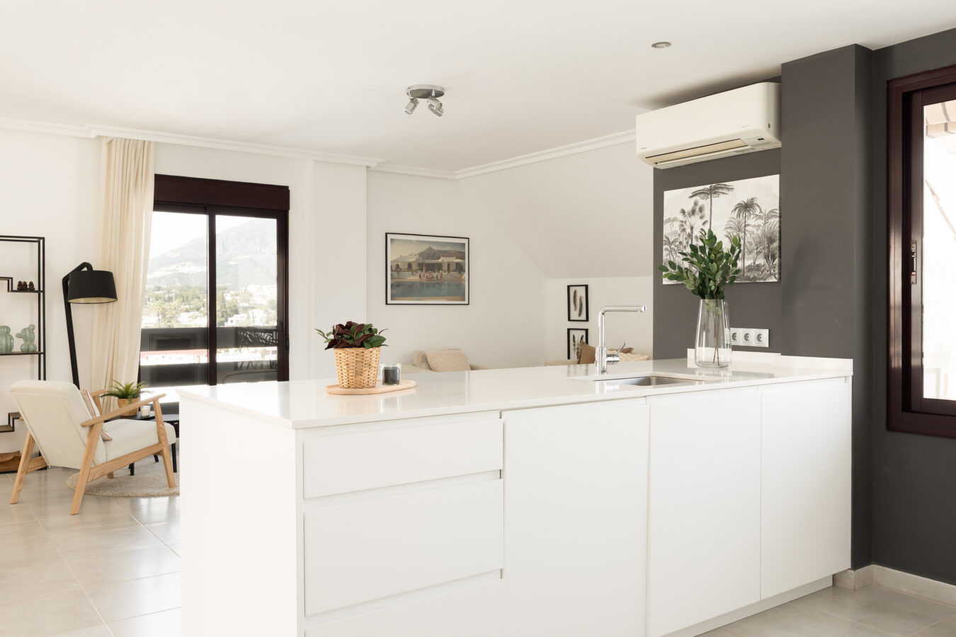 FOR SALE 🏡 Renovated Duplex Penthouse with Tourist Licence and La Concha Views – La Maestranza, Nueva Andalucía