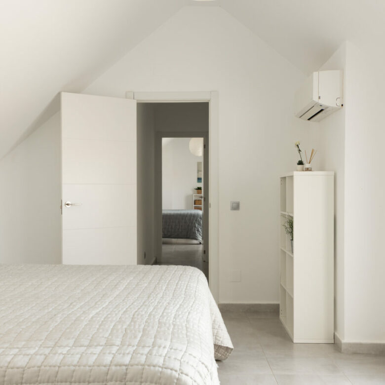 FOR SALE 🏡 Renovated Duplex Penthouse with Tourist Licence and La Concha Views – La Maestranza, Nueva Andalucía