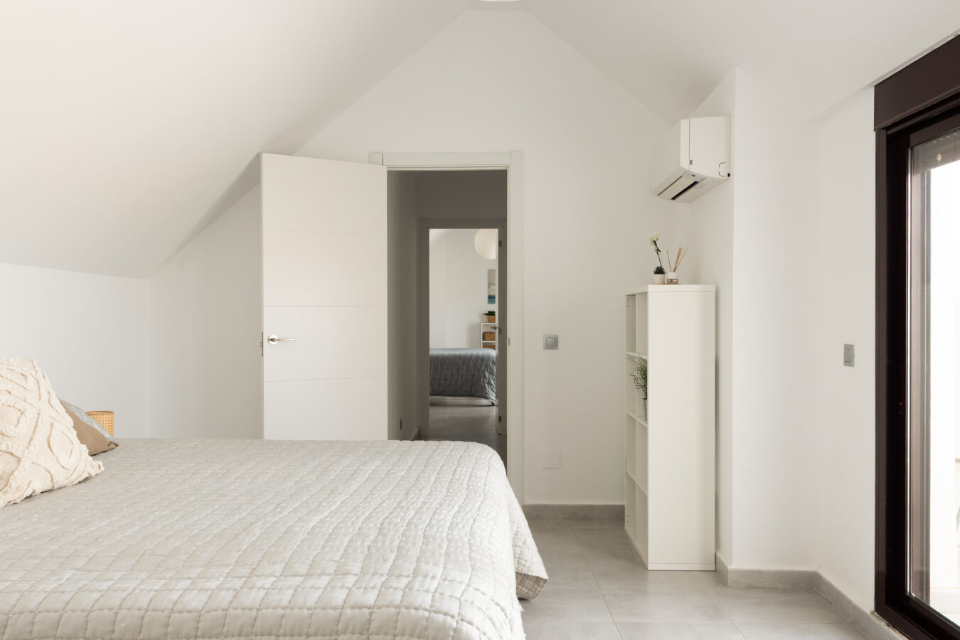 FOR SALE 🏡 Renovated Duplex Penthouse with Tourist Licence and La Concha Views – La Maestranza, Nueva Andalucía