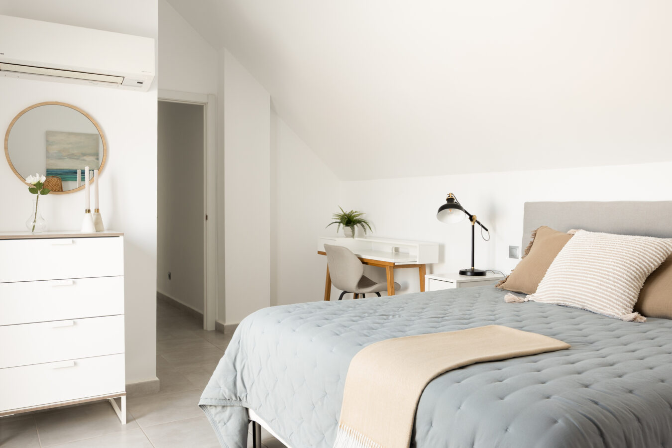 FOR SALE 🏡 Renovated Duplex Penthouse with Tourist Licence and La Concha Views – La Maestranza, Nueva Andalucía