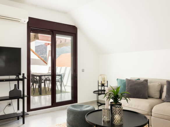 FOR SALE 🏡 Renovated Duplex Penthouse with Tourist Licence and La Concha Views – La Maestranza, Nueva Andalucía
