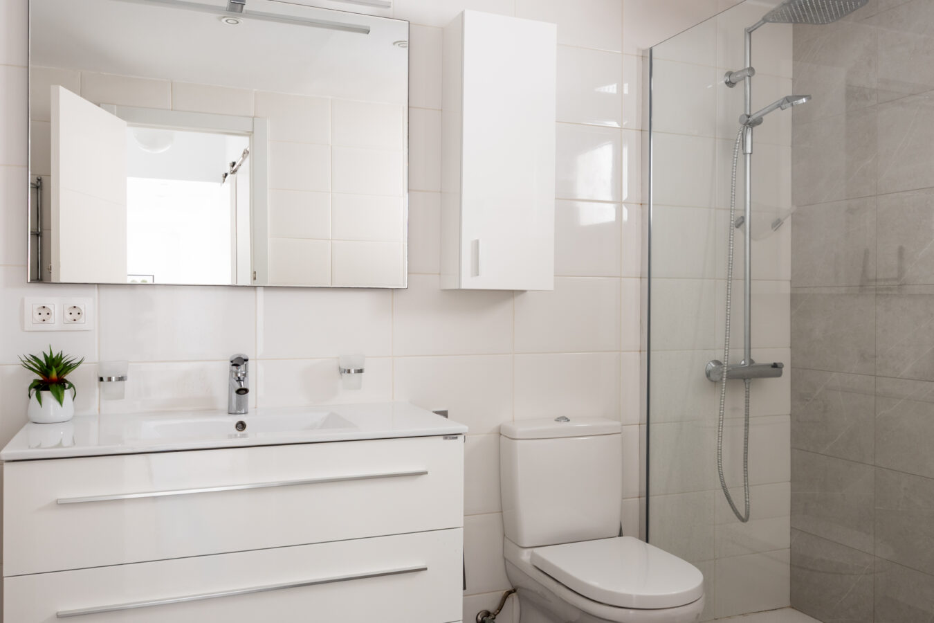 FOR SALE 🏡 Renovated Duplex Penthouse with Tourist Licence and La Concha Views – La Maestranza, Nueva Andalucía
