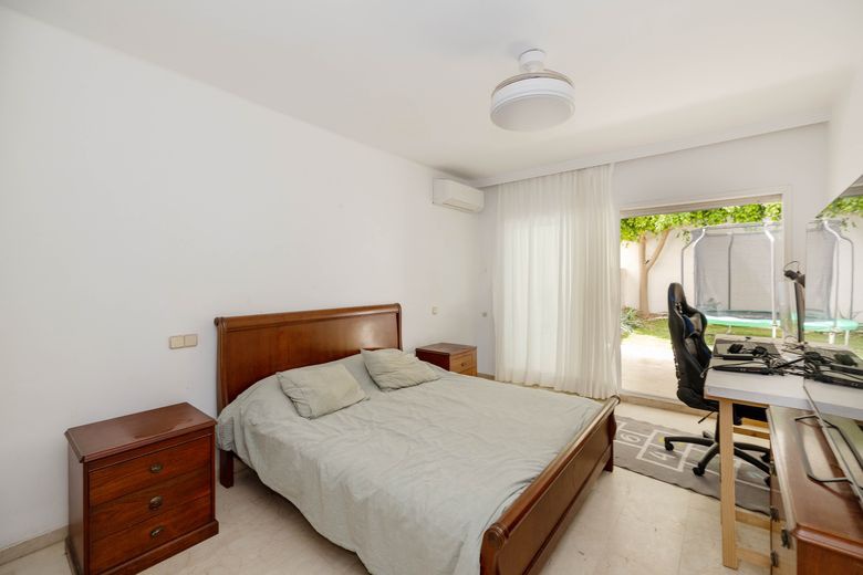FOR SALE 🏡 Spacious Duplex with Renovation Potential near Río Real Golf – Marbella East