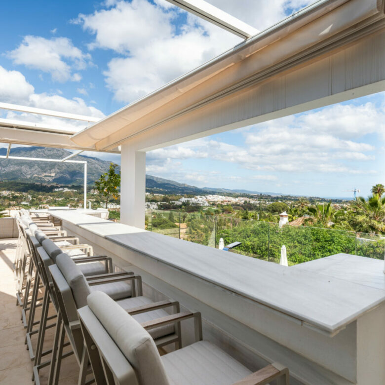 FOR SALE 🌟 🏡 Contemporary Luxury Villa with Heated Infinity Pool & Rooftop Lounge 🇪🇸 Nueva Andalucía, Marbella 🇪🇸