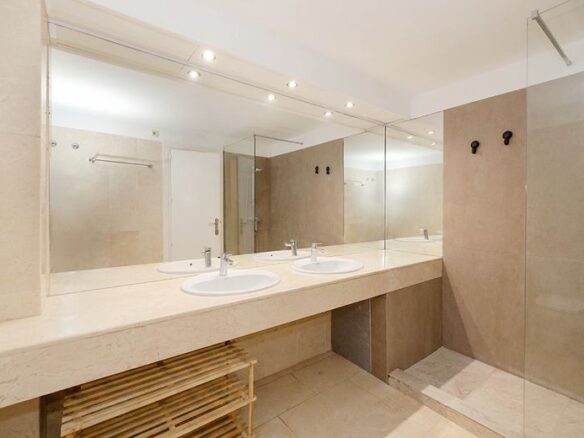 FOR SALE 🏡 Spacious Duplex with Renovation Potential near Río Real Golf – Marbella East