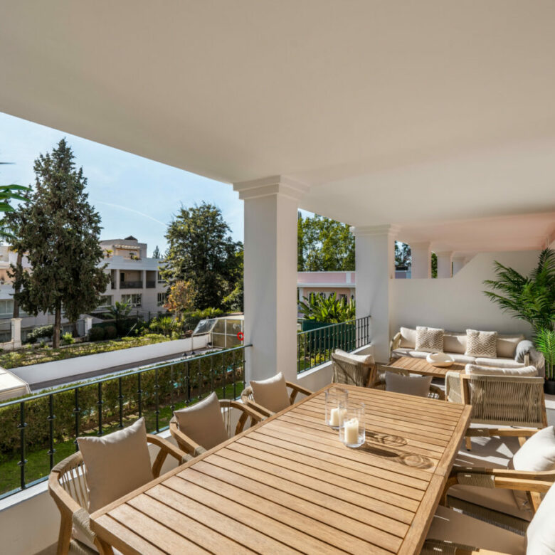 FOR SALE 🌟 Fully Renovated Duplex Penthouse with Private Solarium, Nueva Andalucía, Marbella 🇪🇸