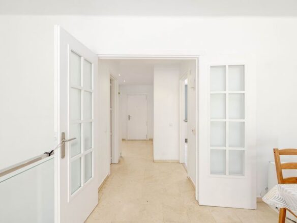 FOR SALE 🏡 Spacious Duplex with Renovation Potential near Río Real Golf – Marbella East