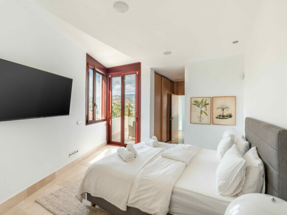 FOR SALE 🌟 🏡 Contemporary Luxury Villa with Heated Infinity Pool & Rooftop Lounge 🇪🇸 Nueva Andalucía, Marbella 🇪🇸