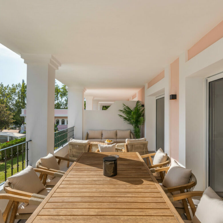 FOR SALE 🌟 Fully Renovated Duplex Penthouse with Private Solarium, Nueva Andalucía, Marbella 🇪🇸