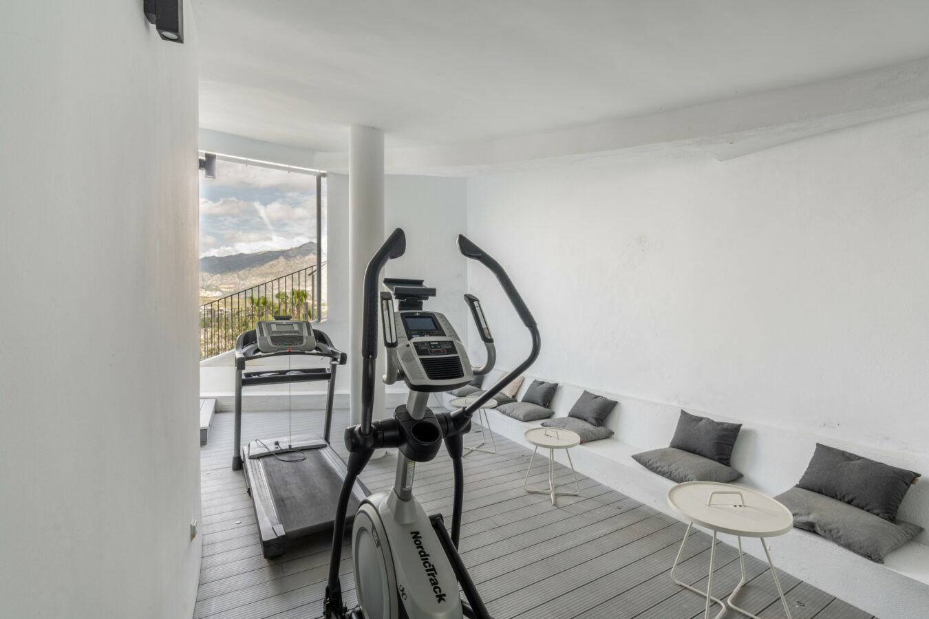 458630bb-027e-4fc6-bae6-745bf0ad18d2 FOR SALE 🌟 🏡 Contemporary Luxury Villa with Heated Infinity Pool & Rooftop Lounge 🇪🇸 Nueva Andalucía, Marbella 🇪🇸