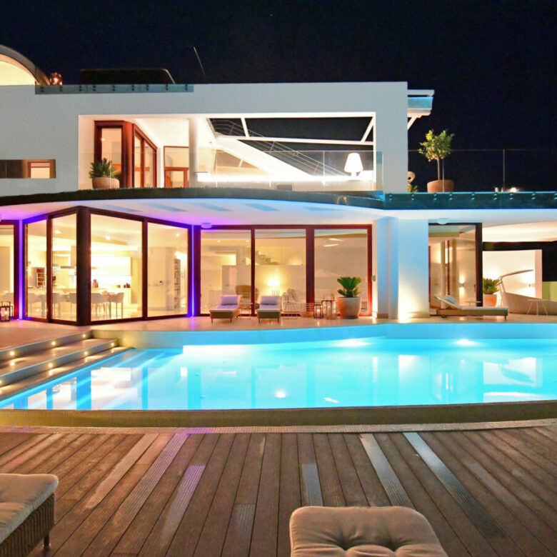 FOR SALE 🌟 🏡 Contemporary Luxury Villa with Heated Infinity Pool & Rooftop Lounge 🇪🇸 Nueva Andalucía, Marbella 🇪🇸