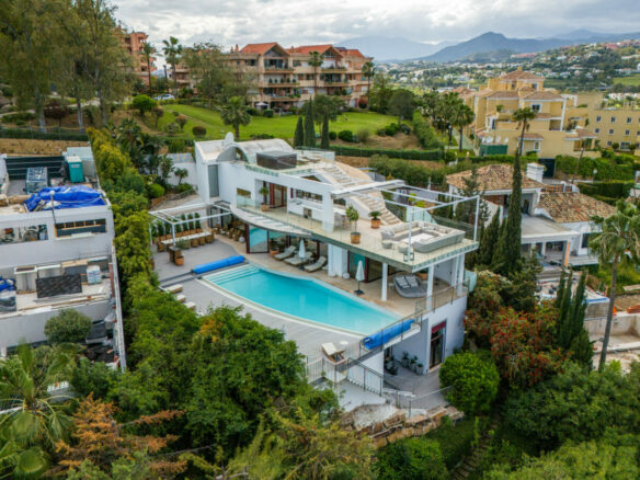 FOR SALE 🌟 🏡 Contemporary Luxury Villa with Heated Infinity Pool & Rooftop Lounge 🇪🇸 Nueva Andalucía, Marbella 🇪🇸