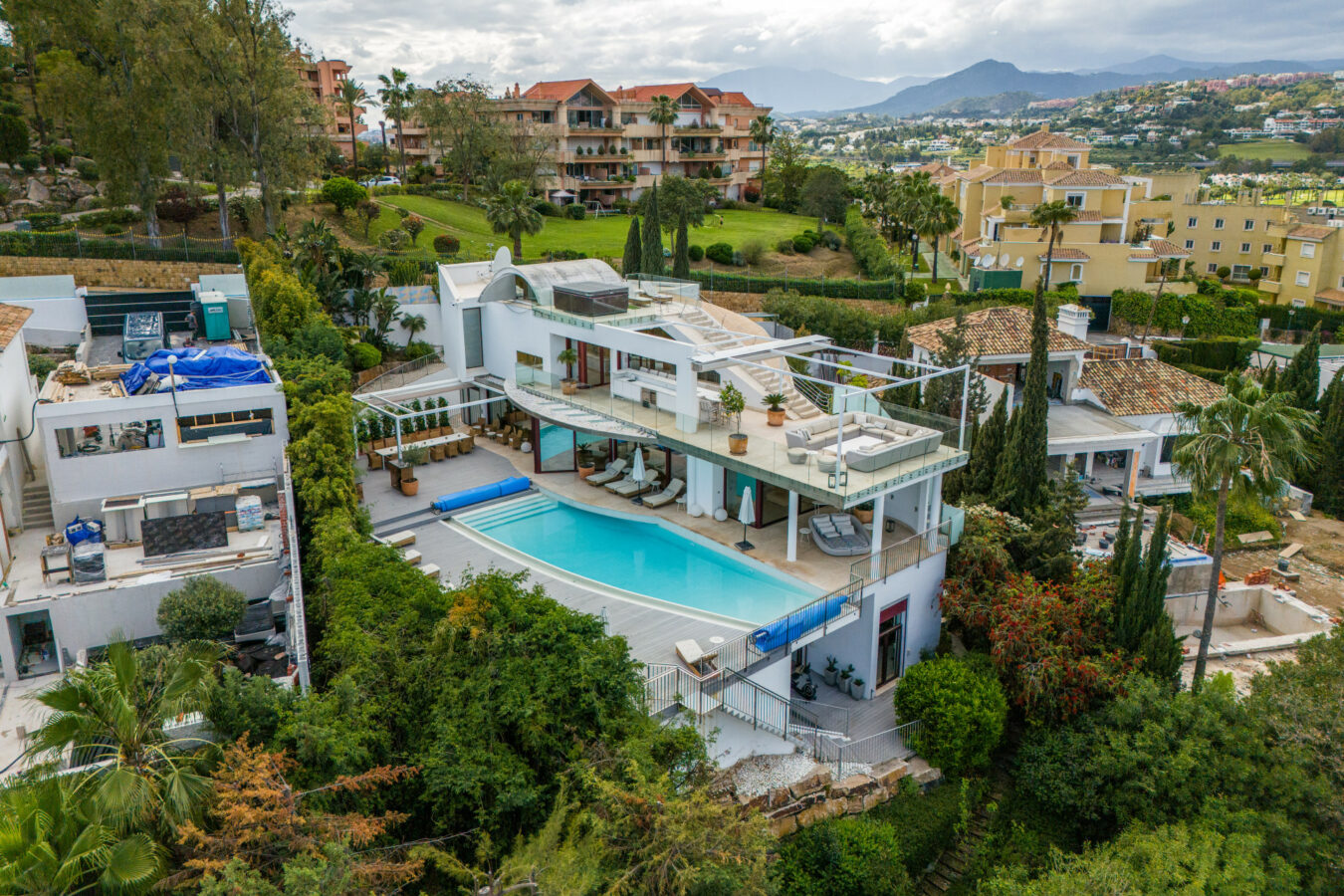 504d89d4-5fc8-4b09-819b-2ac9c53094bd FOR SALE 🌟 🏡 Contemporary Luxury Villa with Heated Infinity Pool & Rooftop Lounge 🇪🇸 Nueva Andalucía, Marbella 🇪🇸