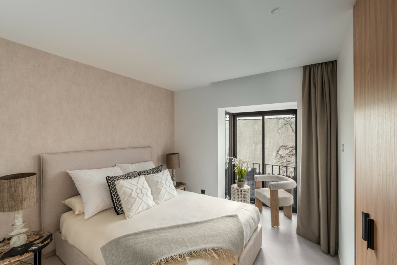 FOR SALE 🌟 Fully Renovated Duplex Penthouse with Private Solarium, Nueva Andalucía, Marbella 🇪🇸
