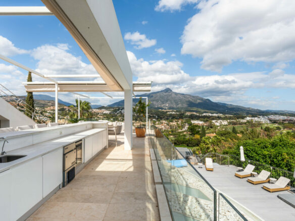 FOR SALE 🌟 🏡 Contemporary Luxury Villa with Heated Infinity Pool & Rooftop Lounge 🇪🇸 Nueva Andalucía, Marbella 🇪🇸