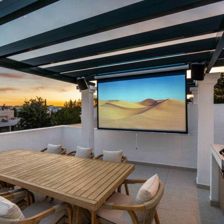 FOR SALE 🌟 Fully Renovated Duplex Penthouse with Private Solarium, Nueva Andalucía, Marbella 🇪🇸
