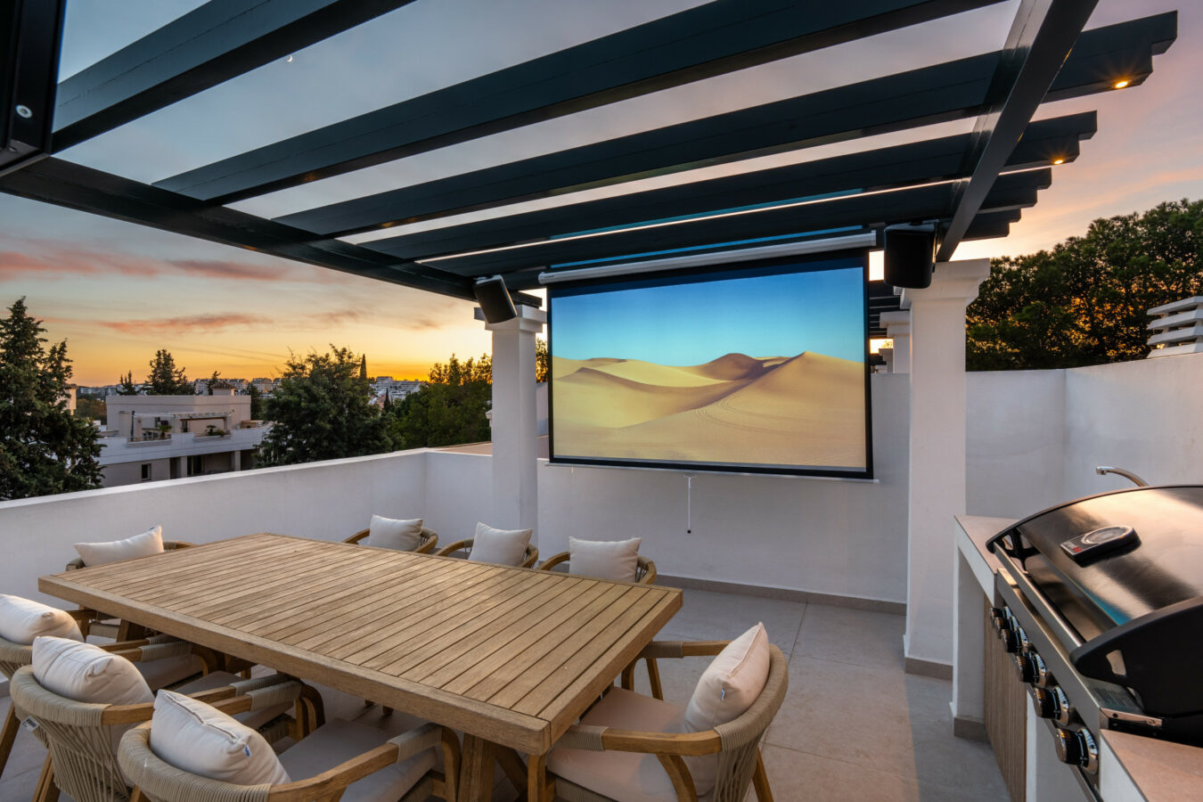FOR SALE 🌟 Fully Renovated Duplex Penthouse with Private Solarium, Nueva Andalucía, Marbella 🇪🇸