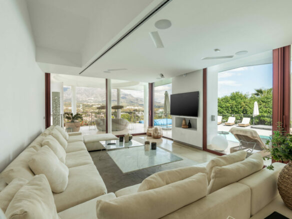 FOR SALE 🌟 🏡 Contemporary Luxury Villa with Heated Infinity Pool & Rooftop Lounge 🇪🇸 Nueva Andalucía, Marbella 🇪🇸