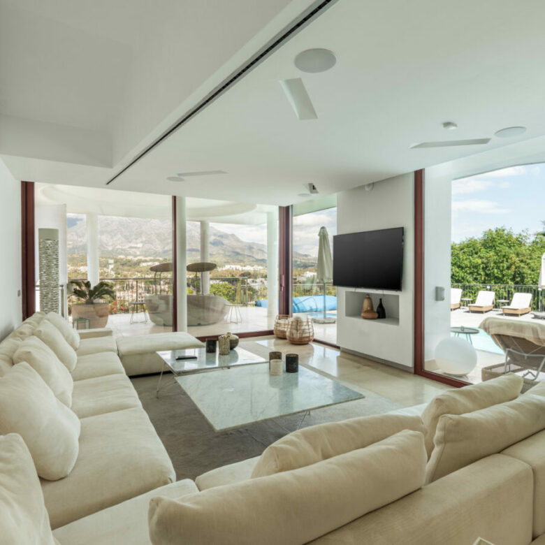 FOR SALE 🌟 🏡 Contemporary Luxury Villa with Heated Infinity Pool & Rooftop Lounge 🇪🇸 Nueva Andalucía, Marbella 🇪🇸