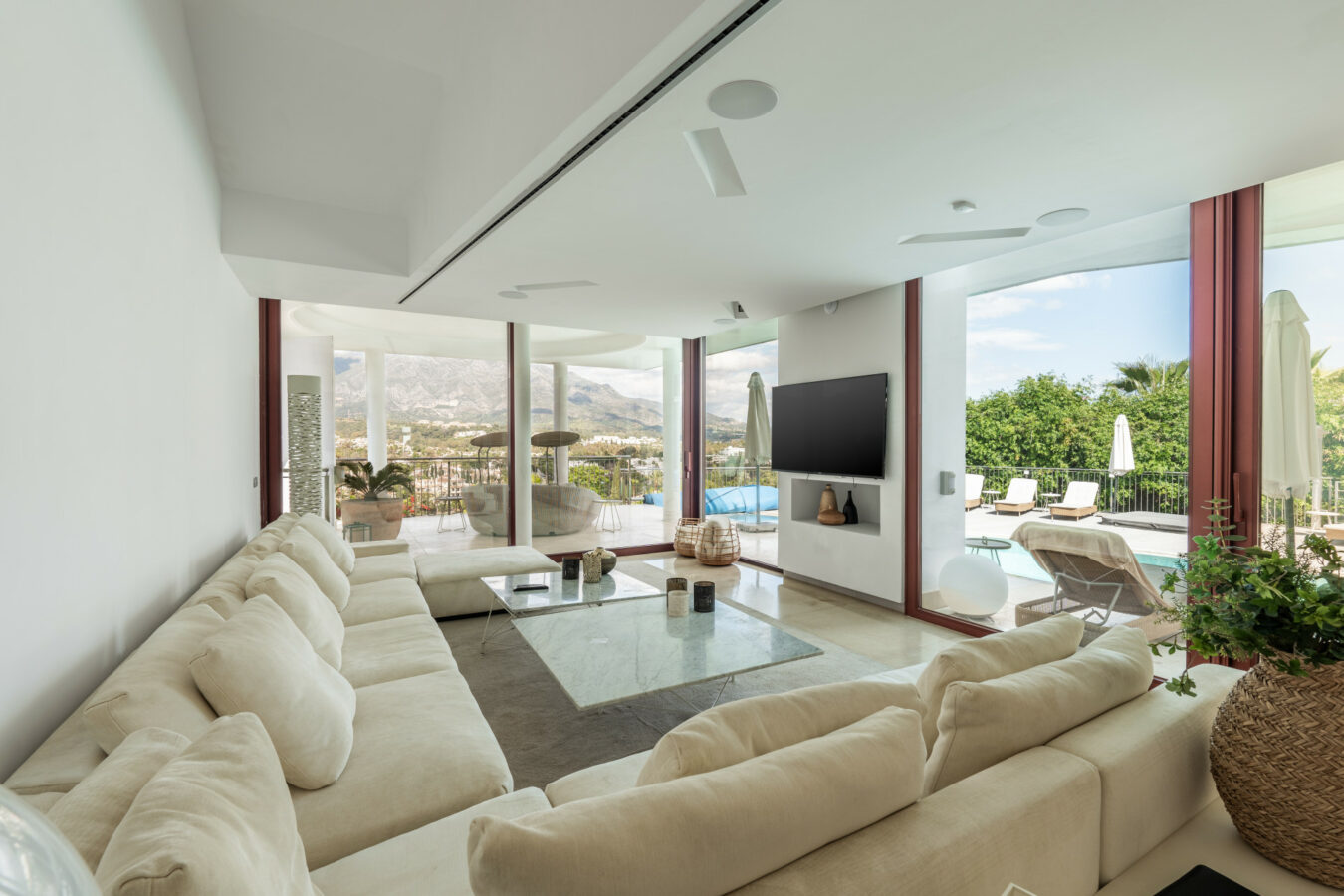 6e724b03-ad5d-427c-8709-7d389b9a24e4 FOR SALE 🌟 🏡 Contemporary Luxury Villa with Heated Infinity Pool & Rooftop Lounge 🇪🇸 Nueva Andalucía, Marbella 🇪🇸