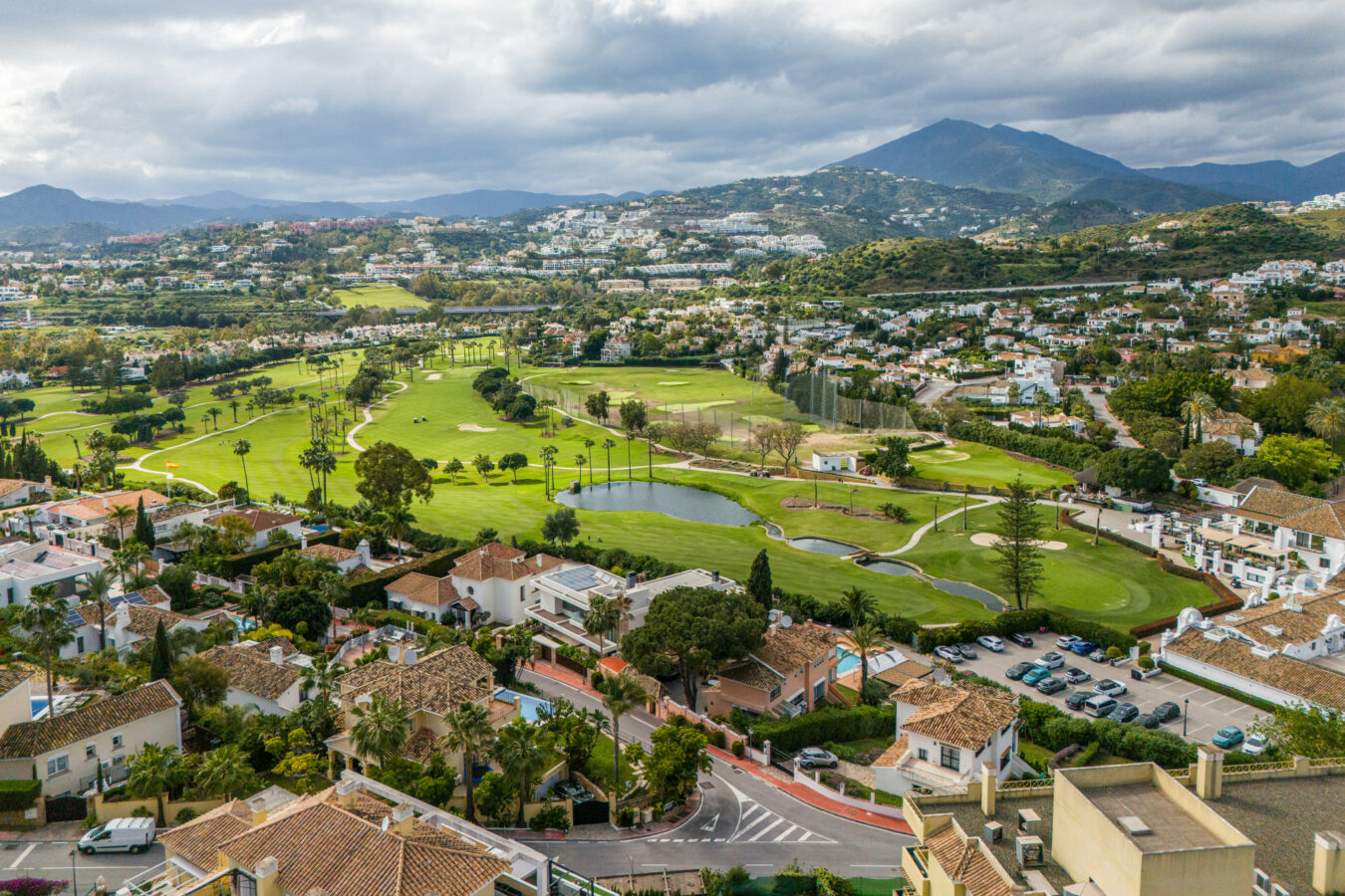 6f68d81a-edff-4c43-ac69-f795216671fe FOR SALE 🌟 🏡 Contemporary Luxury Villa with Heated Infinity Pool & Rooftop Lounge 🇪🇸 Nueva Andalucía, Marbella 🇪🇸