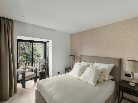 FOR SALE 🌟 Fully Renovated Duplex Penthouse with Private Solarium, Nueva Andalucía, Marbella 🇪🇸
