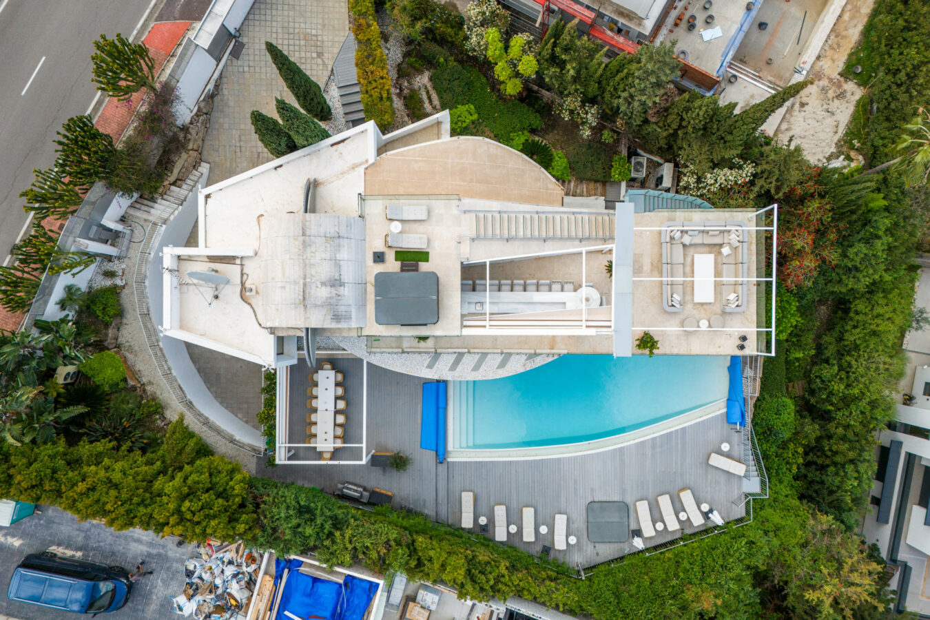 78556688-cf84-4ade-977d-1b6bbefb3200 FOR SALE 🌟 🏡 Contemporary Luxury Villa with Heated Infinity Pool & Rooftop Lounge 🇪🇸 Nueva Andalucía, Marbella 🇪🇸