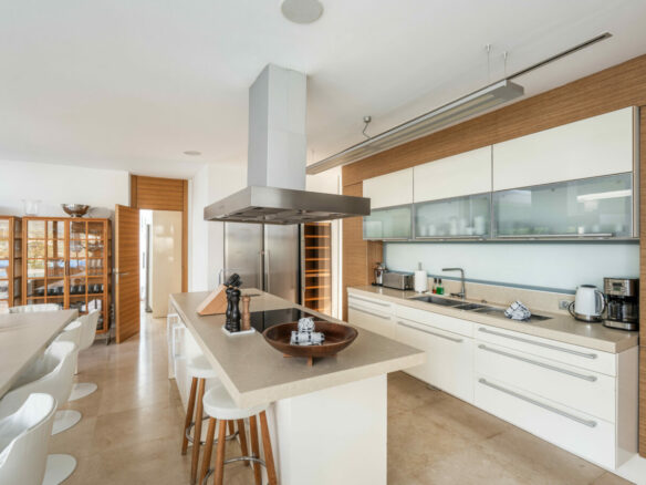 FOR SALE 🌟 🏡 Contemporary Luxury Villa with Heated Infinity Pool & Rooftop Lounge 🇪🇸 Nueva Andalucía, Marbella 🇪🇸